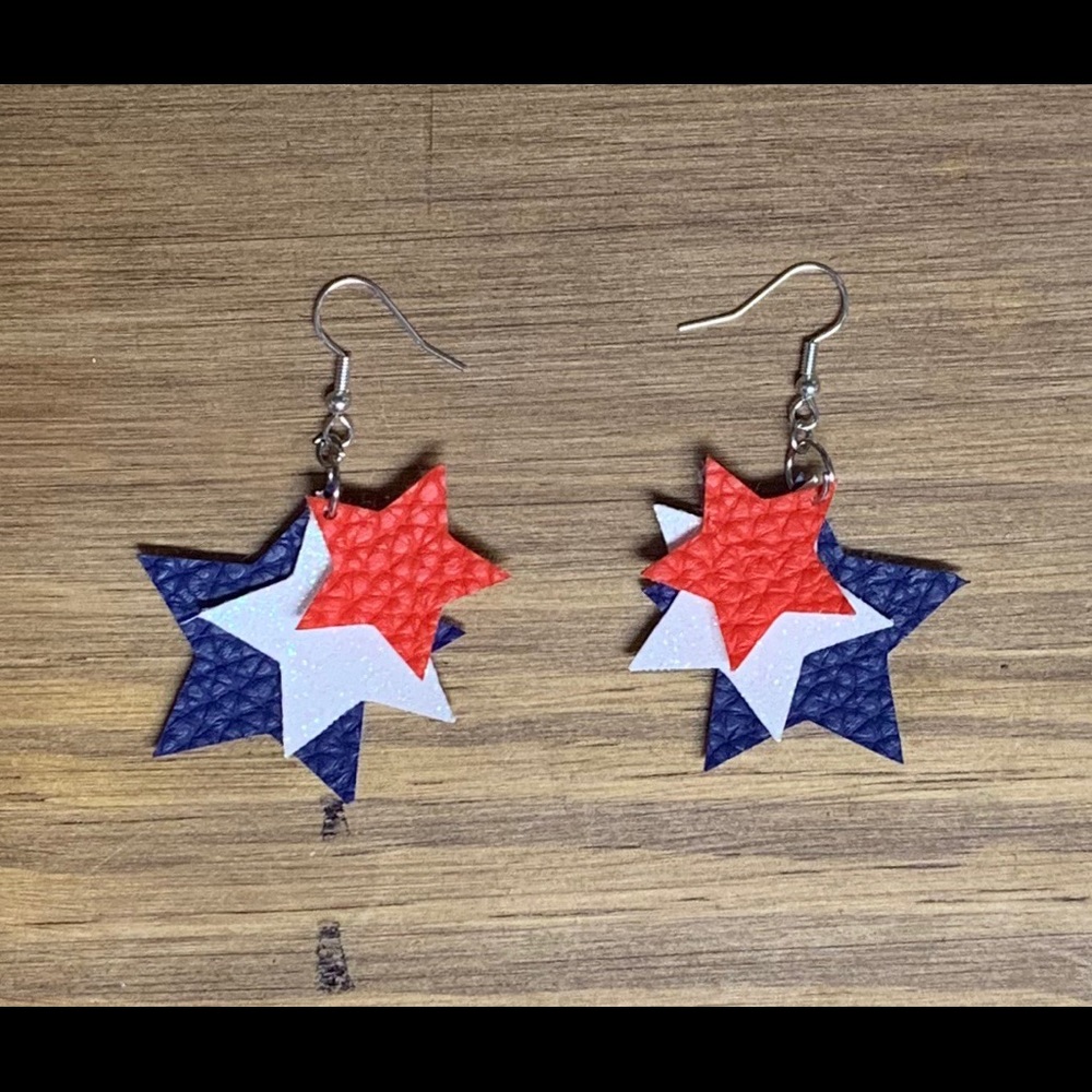 🔴⚪️🔵 Patriotic star earrings 🔴⚪️🔵